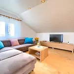 Apartment Mladen Vrh (Krk)