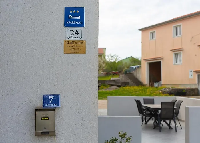 Апартаменты Mladen Vrh (Krk)