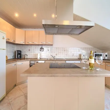 Mladen Appartamento *